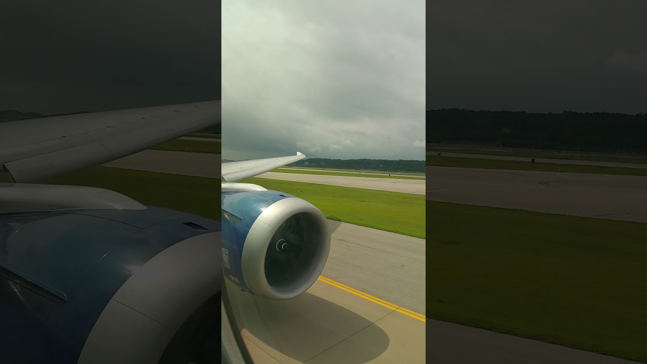 British Airways G-ZBJF B787-8 taxiing and take off Incheon to London