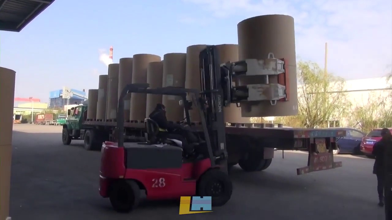 Operaci&oacute;n de Montacargas con clamp | Clamp Bobinero | Forklift Attachments