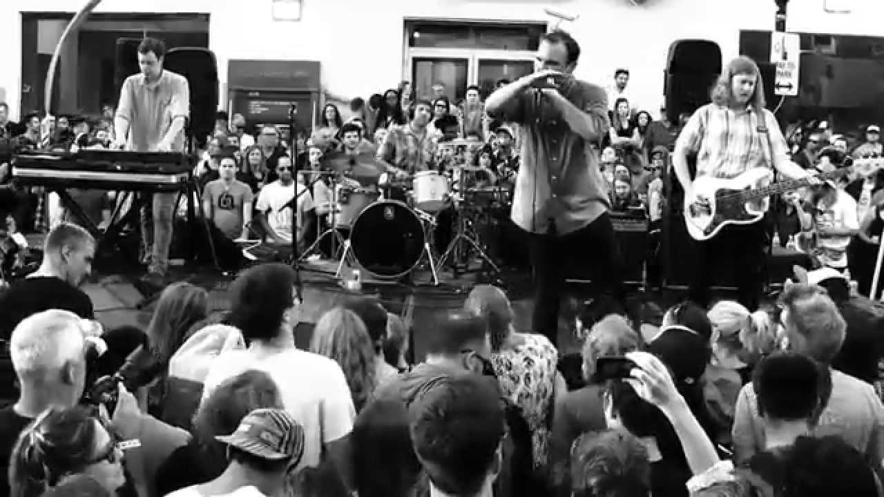 FUTURE ISLANDS: 