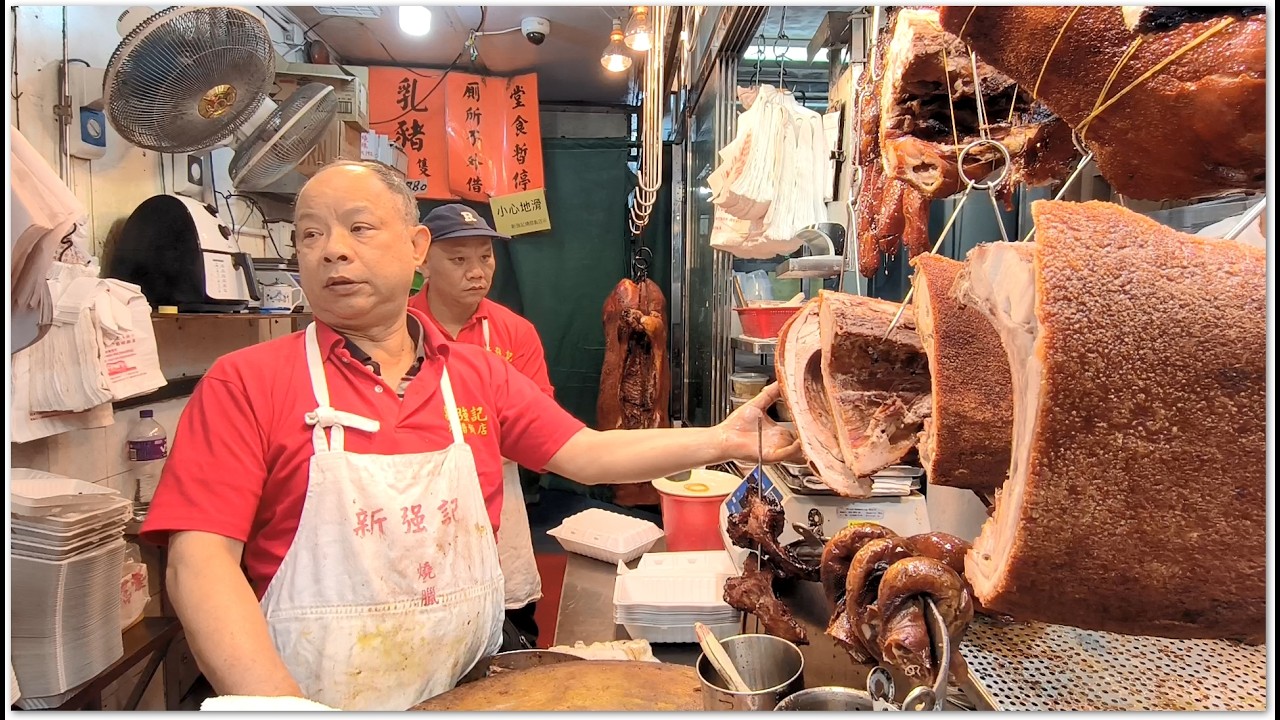 香港燒味 馬年好運 老闆出馬 燒腩骨叉燒斬斬切切 Roast Pork Crispy Yummy Hong Kong Food 豉油皇油雞 燒雞熱辣辣 香港美食 新強記燒臘飯店