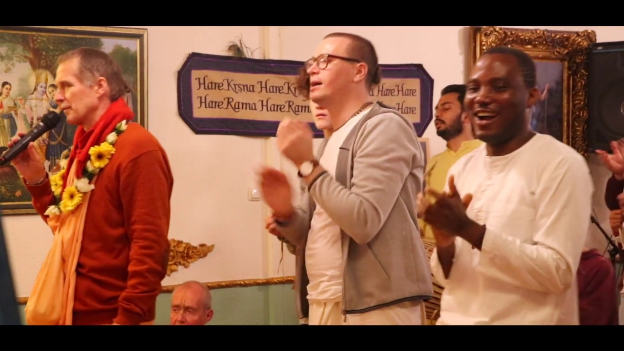 SACINANDANA SWAMI | Goura Aarti | Iskcon Hamburg