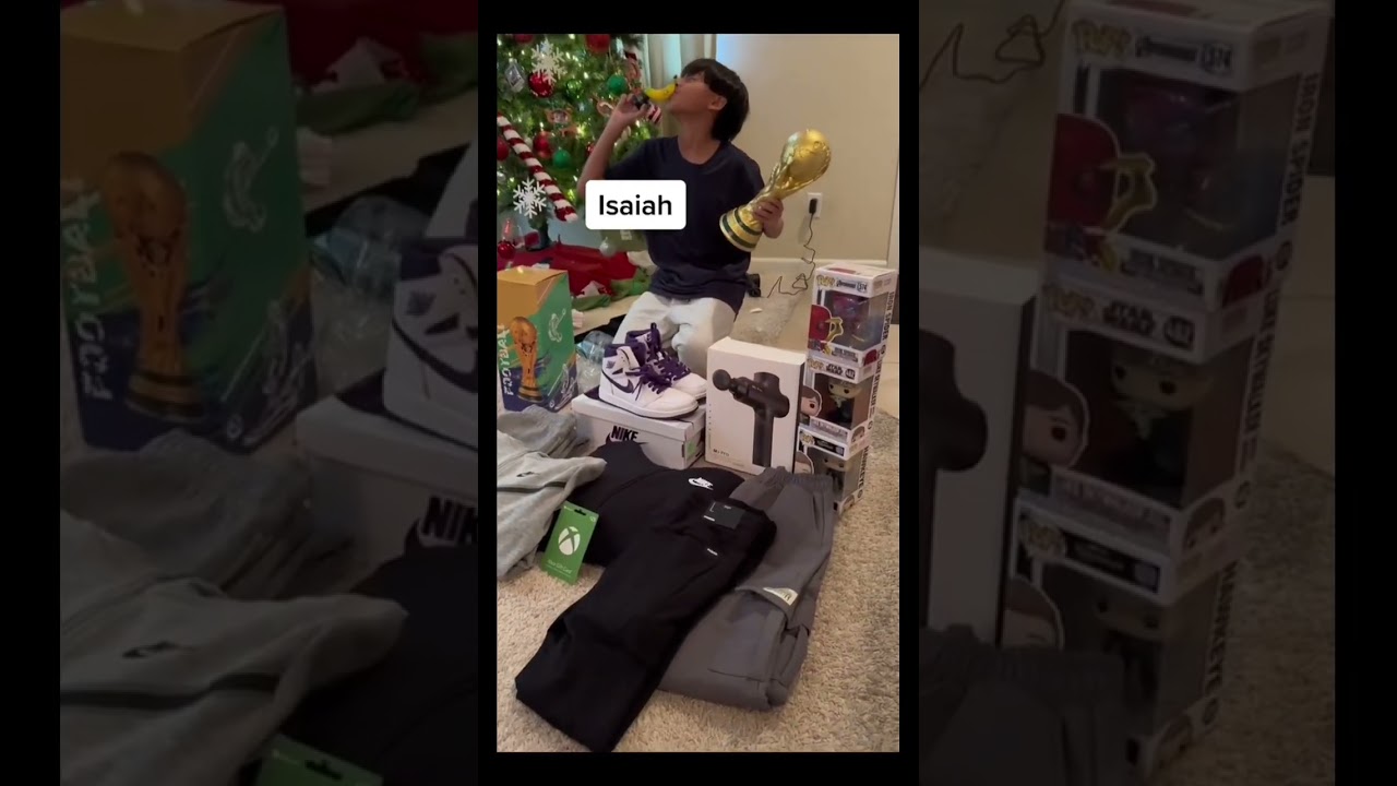 Guess who is the favorite child 🤣🎁