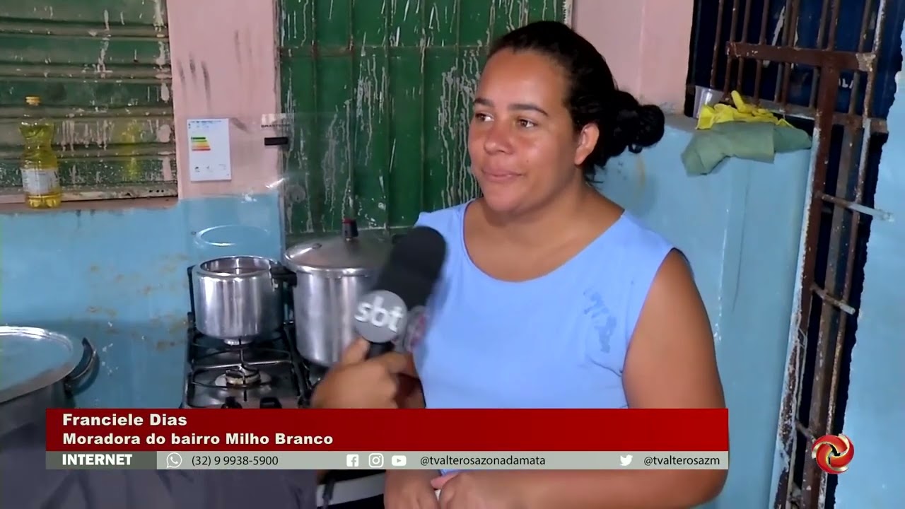 MORADORES IMPROVISAM ABRIGO EM VESTIÁRIO DE CAMPO