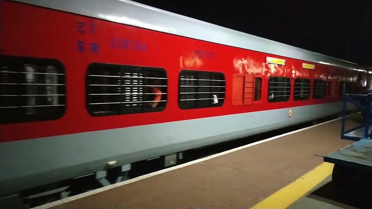 First New LHB Rake of Nagercoil - Shalimar Gurudev Express (12659) at Coimbatore Junction !