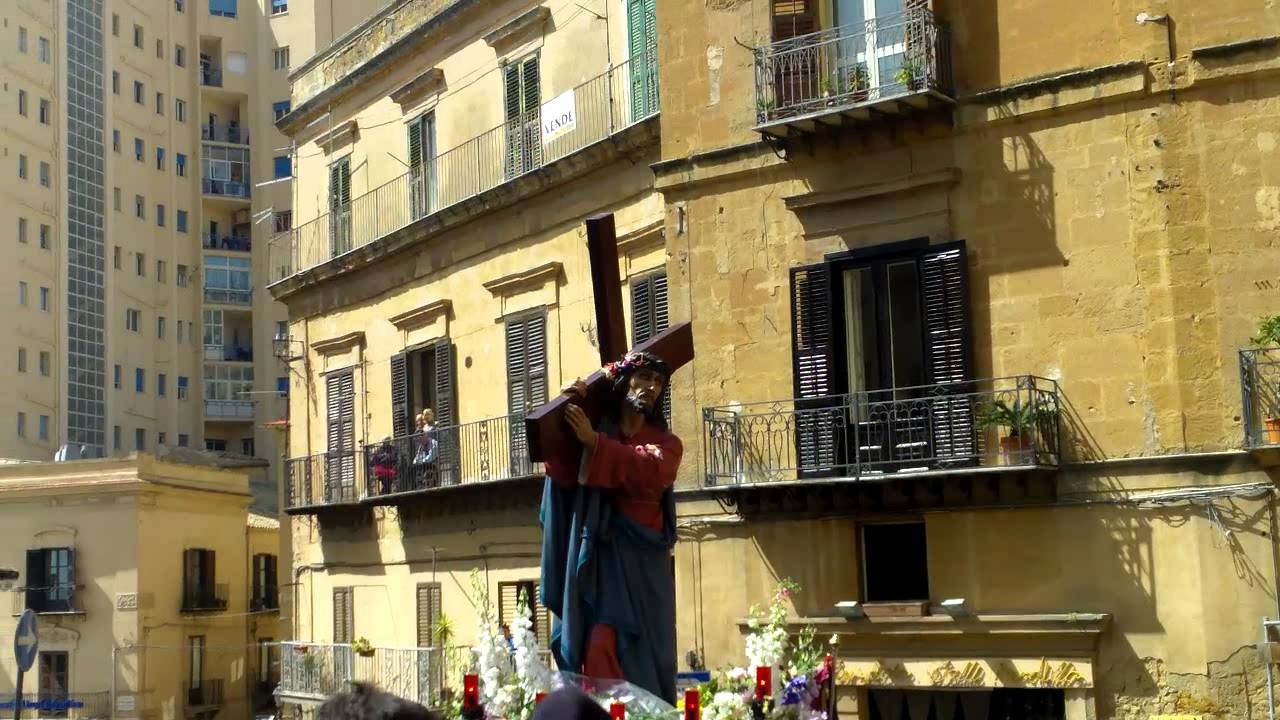 Sicilia, riti di Pasqua, Processione Piazza Pirandello Agrigento