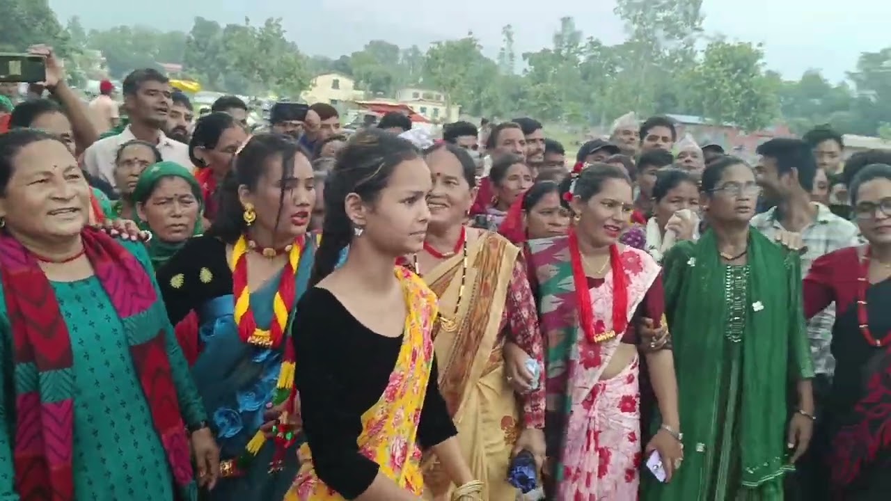 बिपना-सिँहको अर्को दमकेदार देउडा #Bipana-singh Vs #madhav-bista #hamro_online #new #deuda