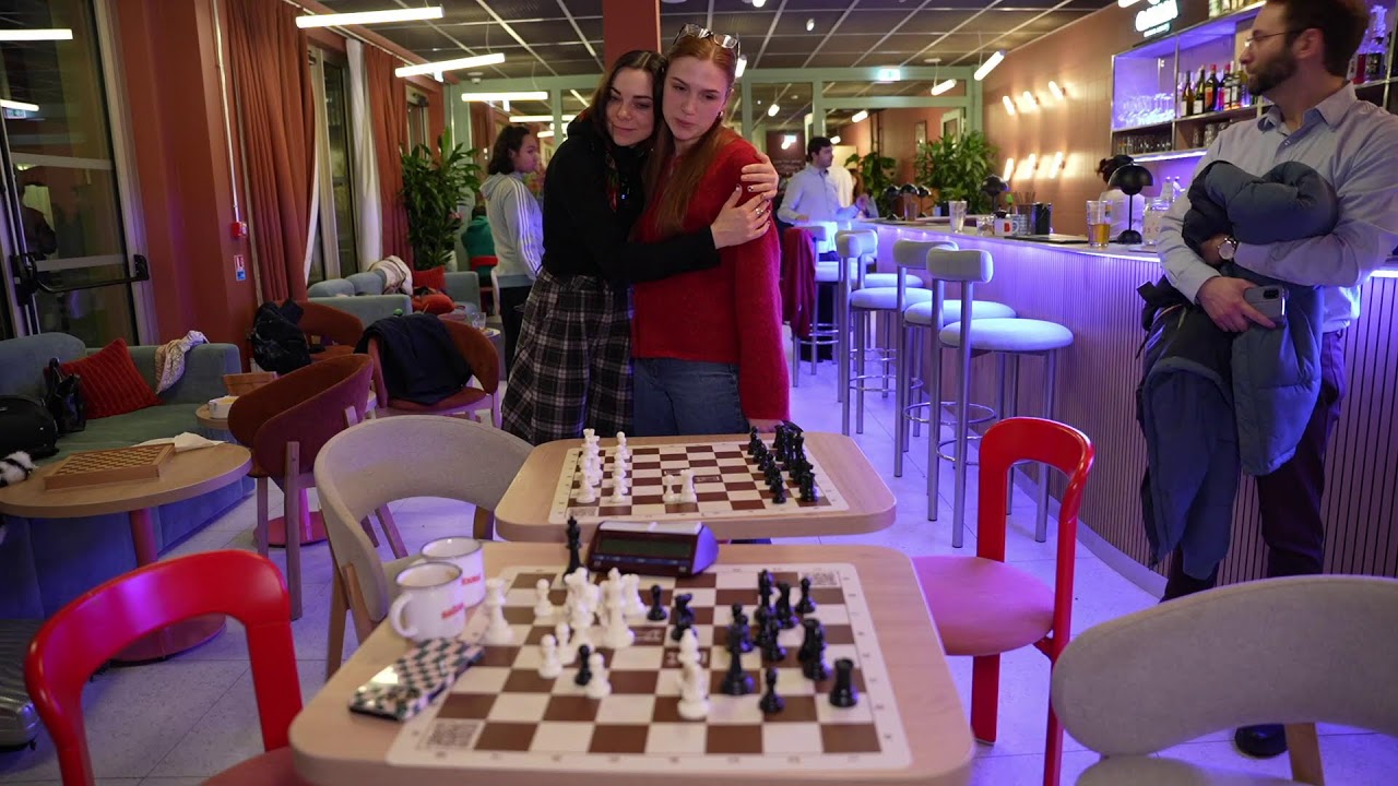 CHESSBAR LIVE W LUCY IN PARIS!!!