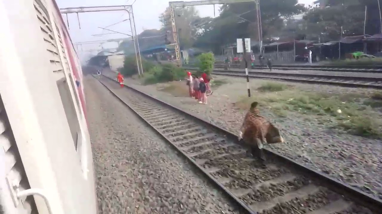31215 Sealdah Barrackpore Galloping local skip (BELGHARIA (BLH) TO KHARDAH( KDH) JOURNEY DUMDUMTO BP