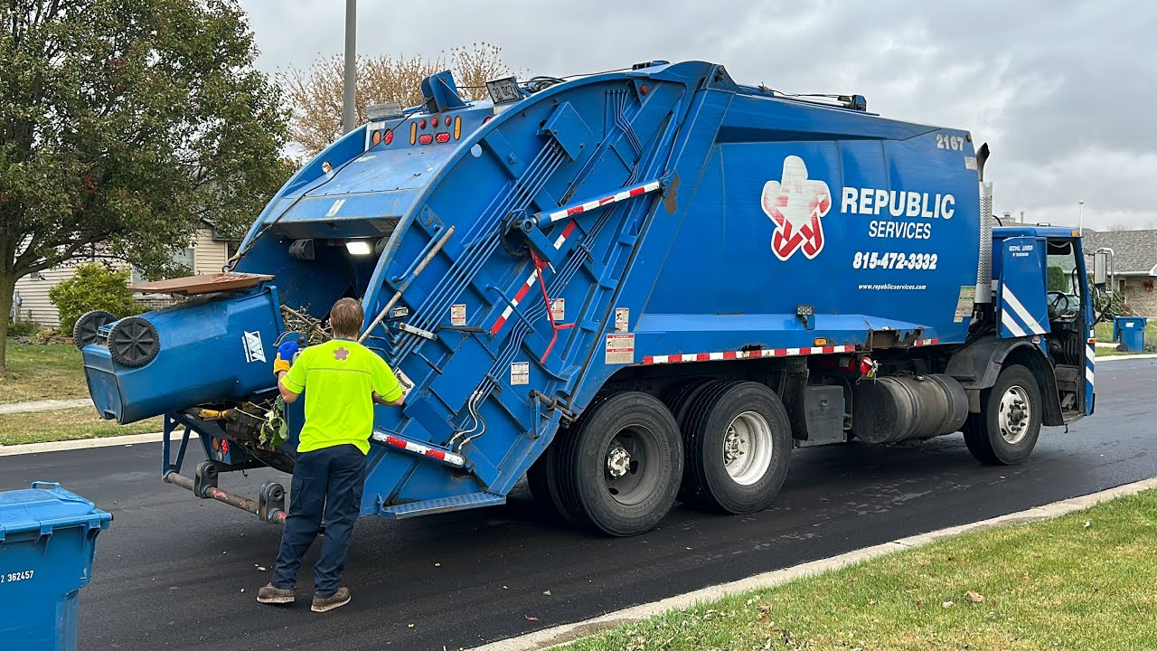 Fast Crew on Republic’s Mack LE McNeilus Rear Loader Garbage Truck
