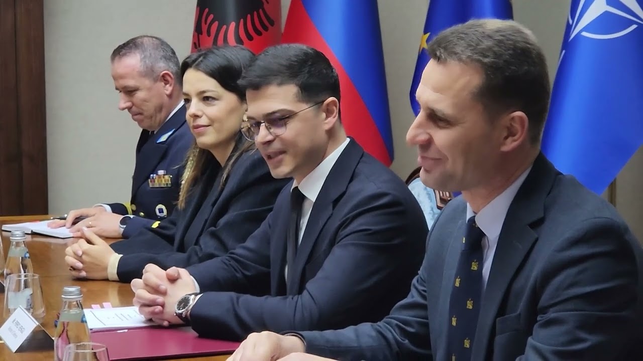 Ministri Vengu pret Ministrin e Mbrojtjes së Sllovakisë