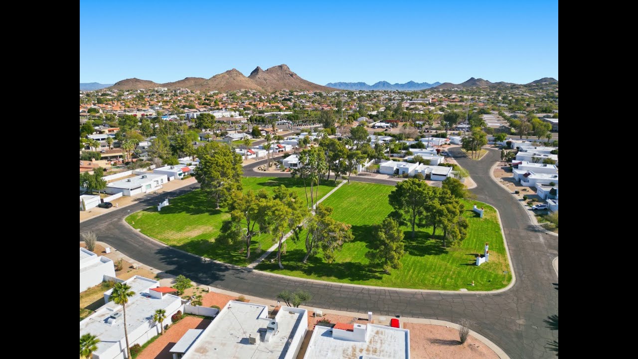 Laura Moore|633 E Calavar Road|Phoenix, AZ|ColdwellBankerHomes.com