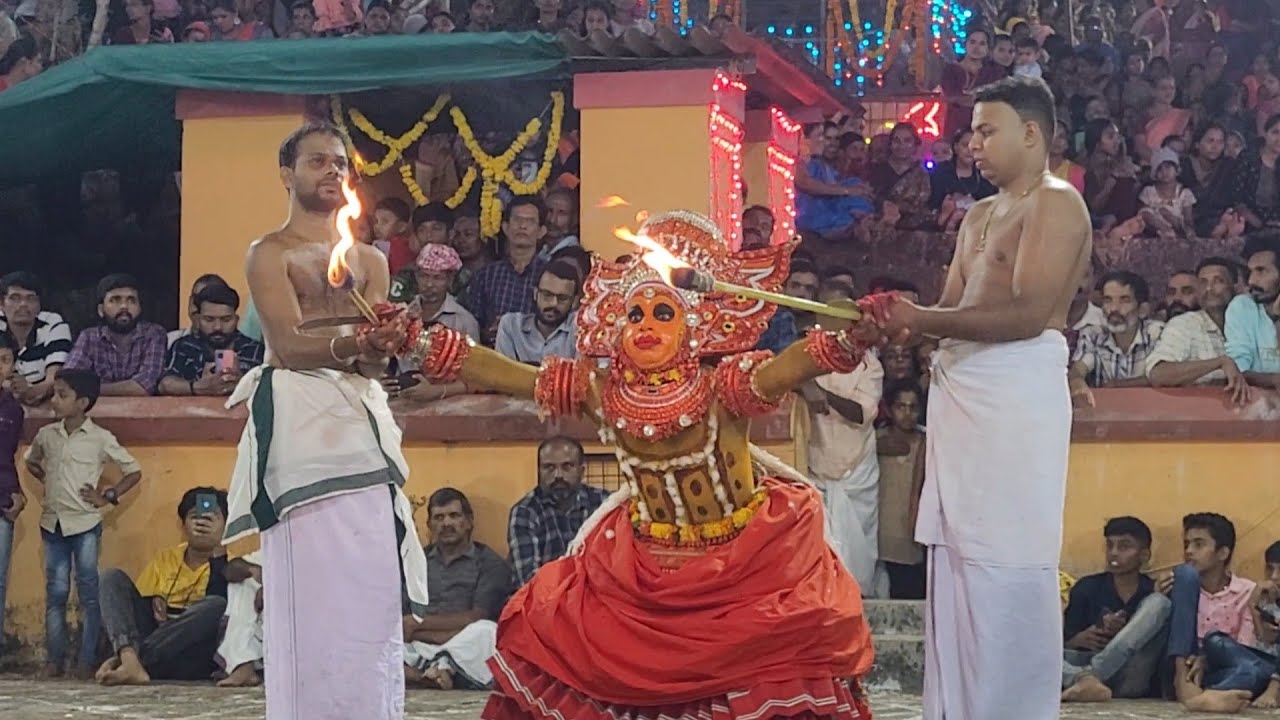കുറ്റിക്കോൽ ശ്രീ തമ്പുരാട്ടി ഭഗവതി ക്ഷേത്രത്തിൽ കാളപുലിയൻ തെയ്യത്തിന്റെ വെള്ളാട്ടം...