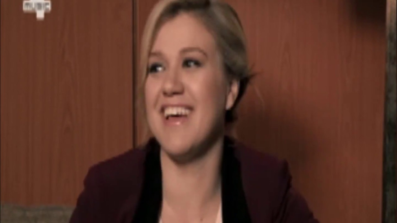Kelly Clarkson is Funny! 2