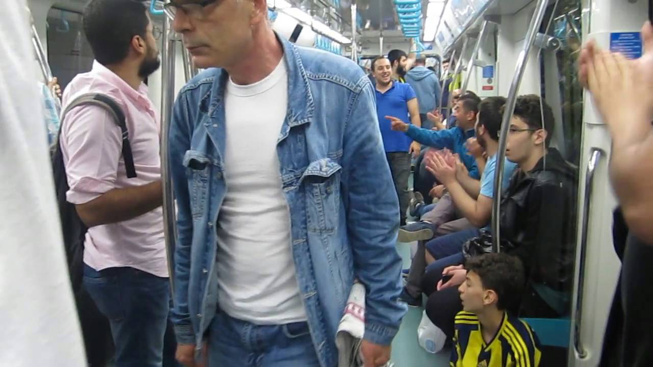 Fenerbahçe tribününün, Marmaray ile Abdi İpekçi deplasmanı dönüşünde nostaljik tezahürat keyfi
