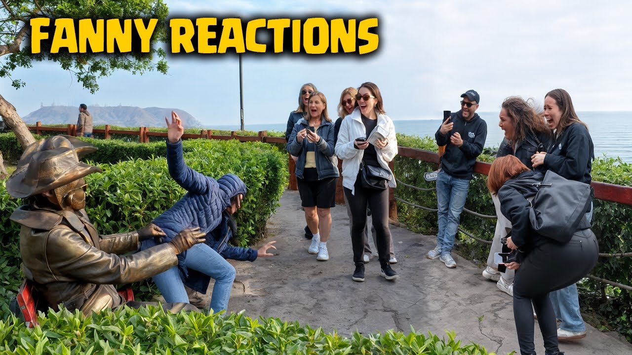 Super funny reactions. statue joke - Reactions to die of laughter😂