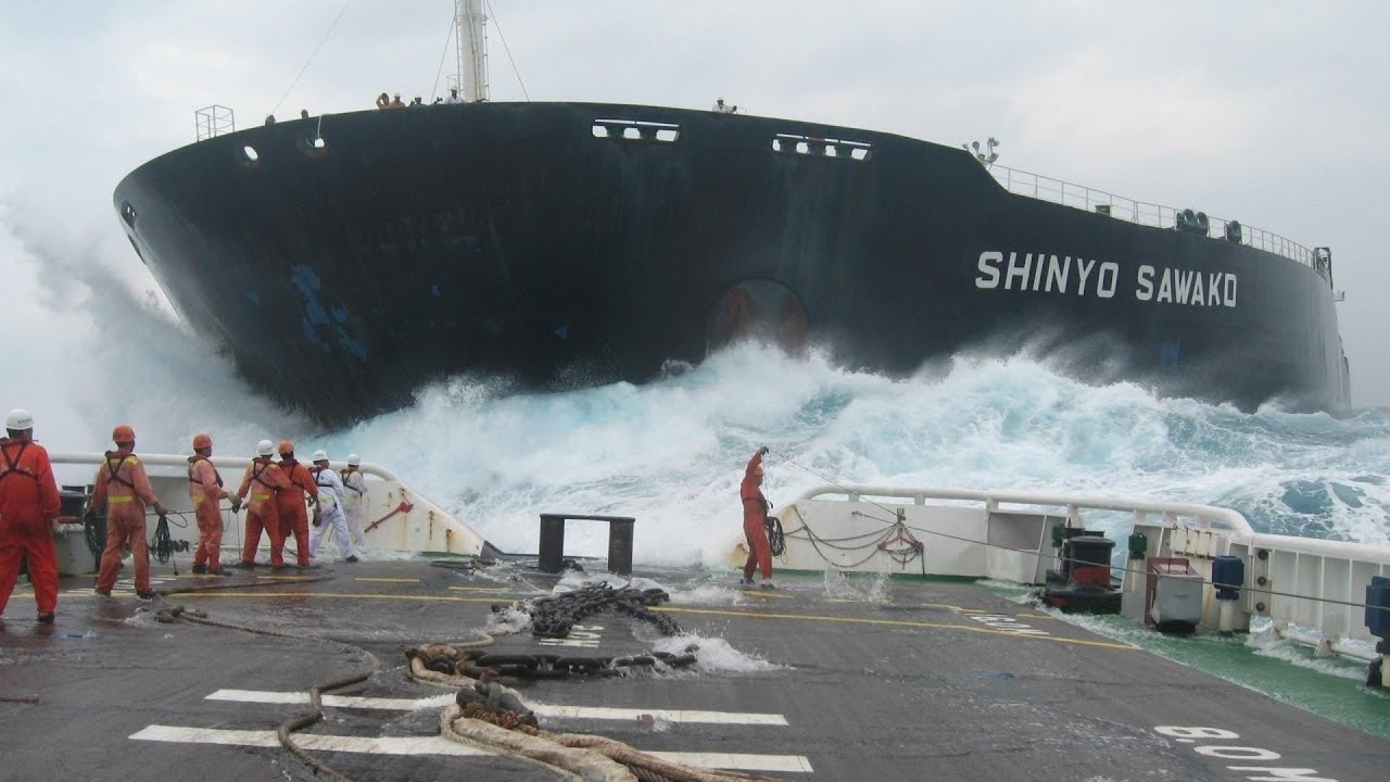 Detik Detik Penurunan Kapal Laut Terbesar