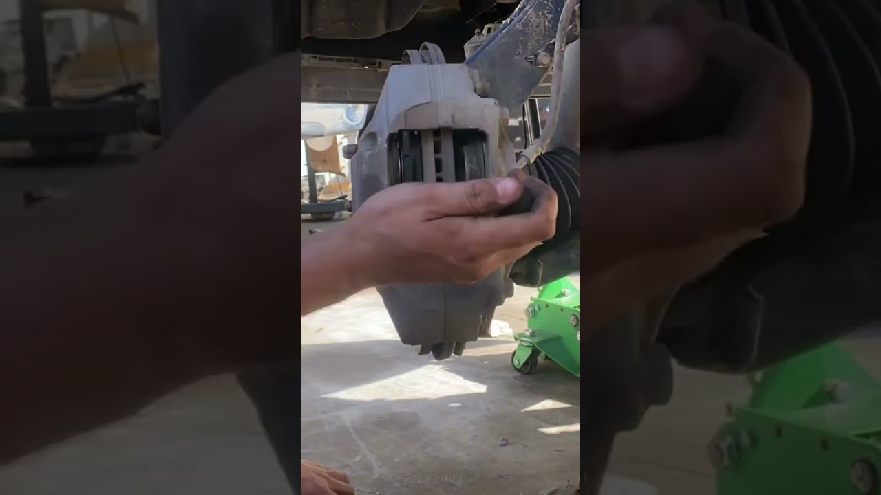 2020 Silverado brake replacement (not the actual way but quicker)#latestnews #automobile#mechanic