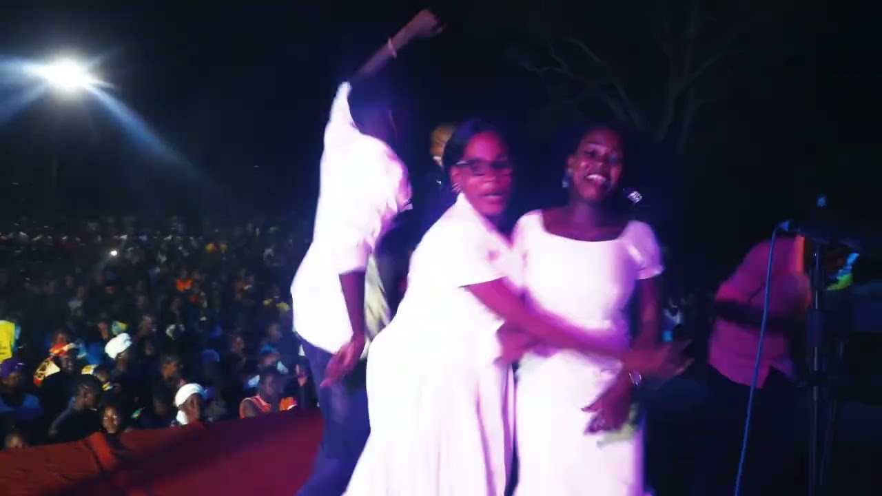 Evangelist Arnold Munga singing Hindeni kwa Jesu