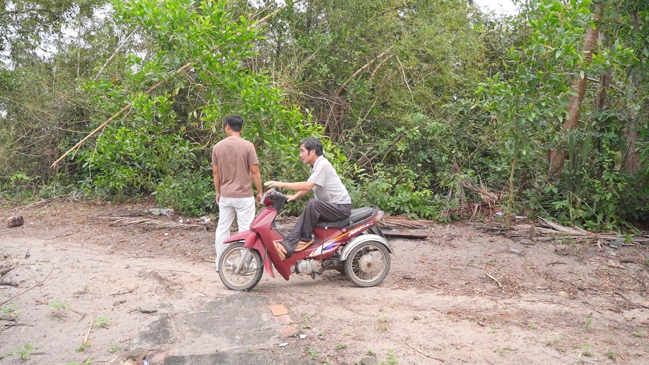 Bị Người Đàn Ông Say Sỉn Gây Rối Khi Đến Giúp Chú Tàn Tật Sống Neo Đơn
