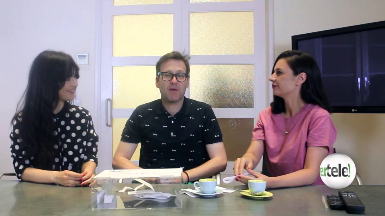 Los protagonistas de 'Anclados' juegan a nuestra 'Caja de la suerte'