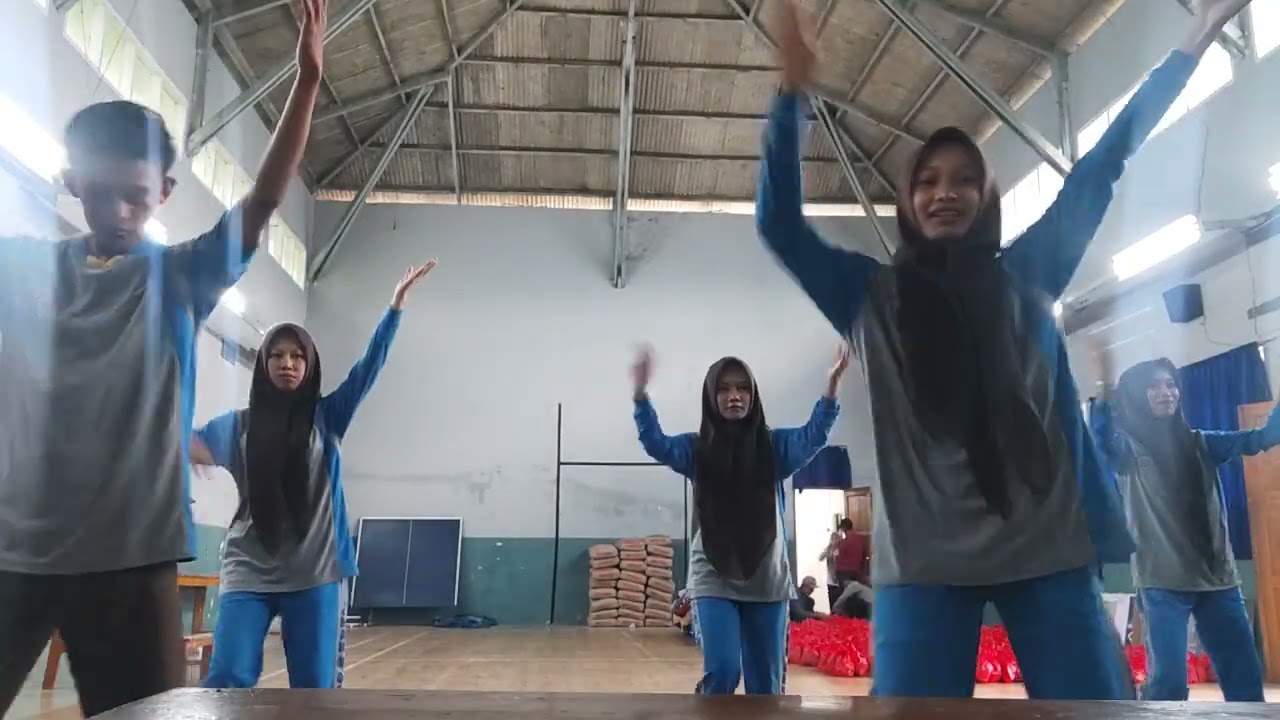 ujian praktek olahraga kelas XII-5