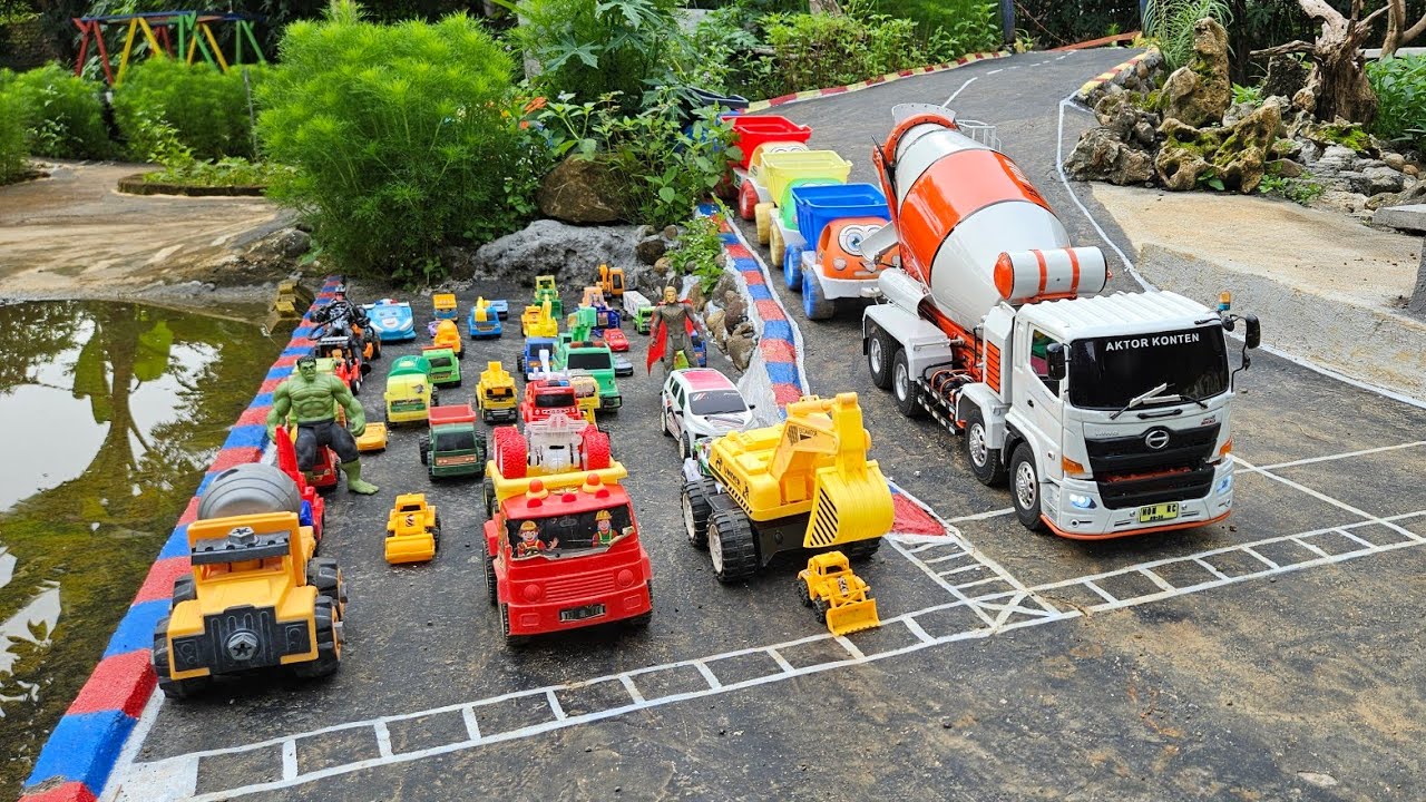 MAINAN Mobil Truk Molen Panjang Bongkar Mobil Mobilan Truk Molen, Forklift, Buldoser, Truk Tambang