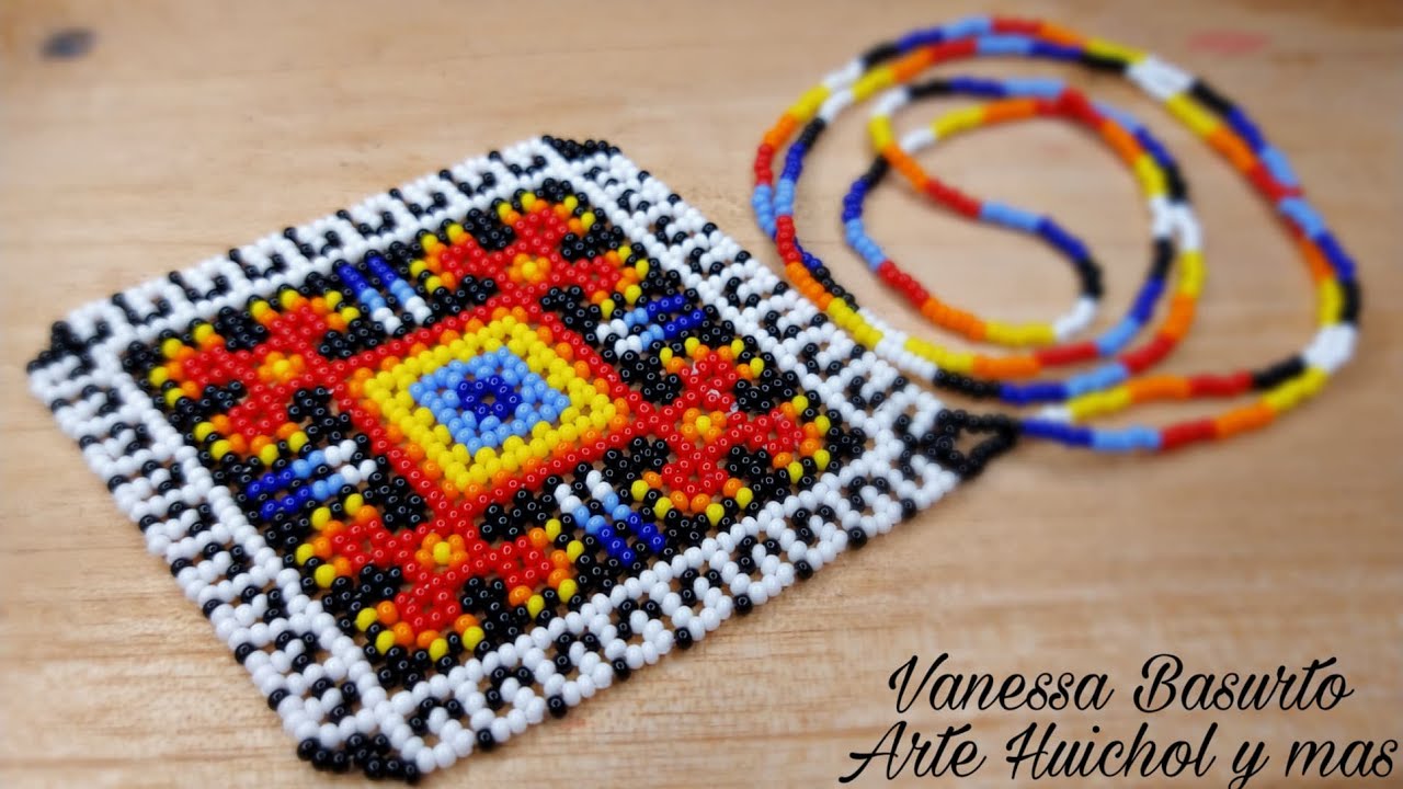 OJO DE DIOS HUICHOL (MEDALLA DE CHAQUIRAS/MOSTACILLAS PASO A PASO) -Vanessa Basurto♥