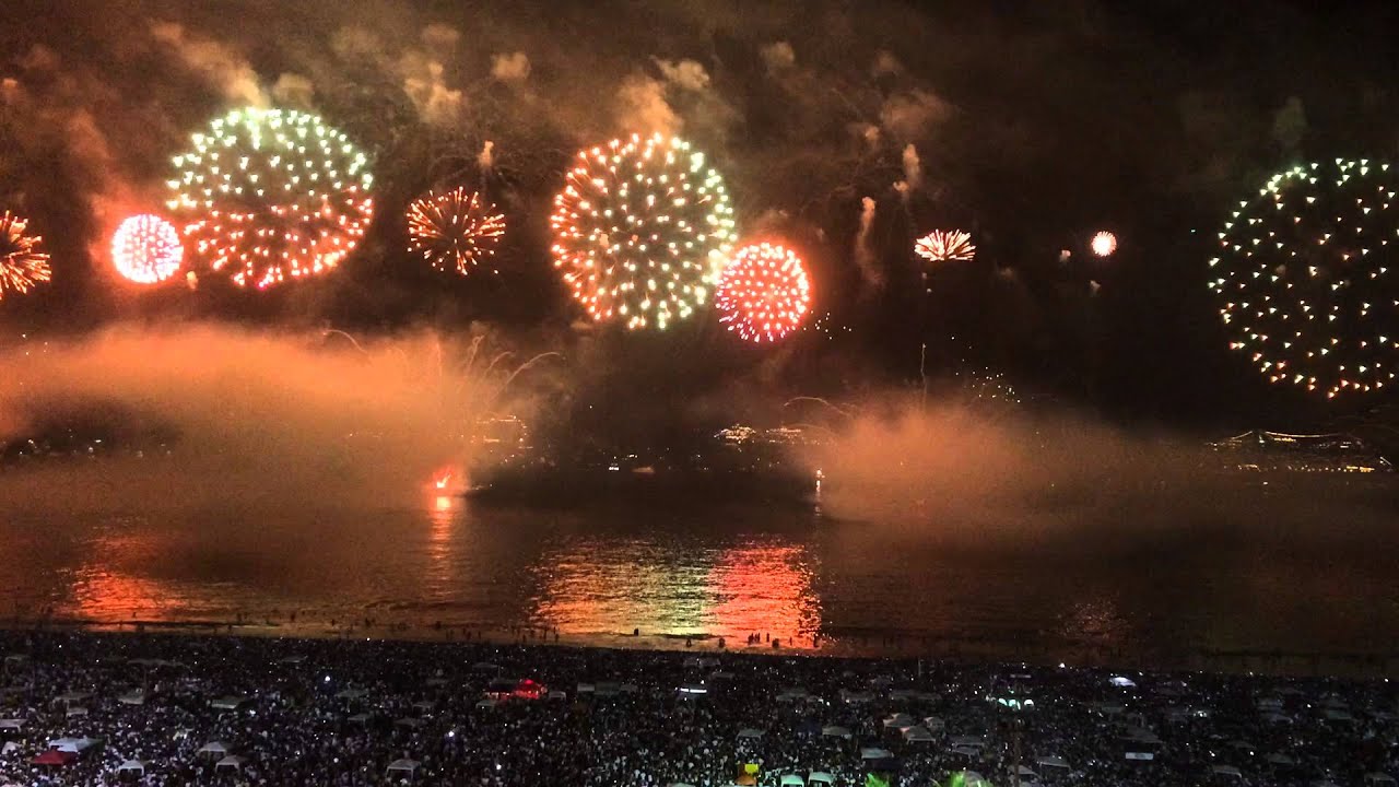 Queima de fogos em Copacabana Réveillon 2015/2016.