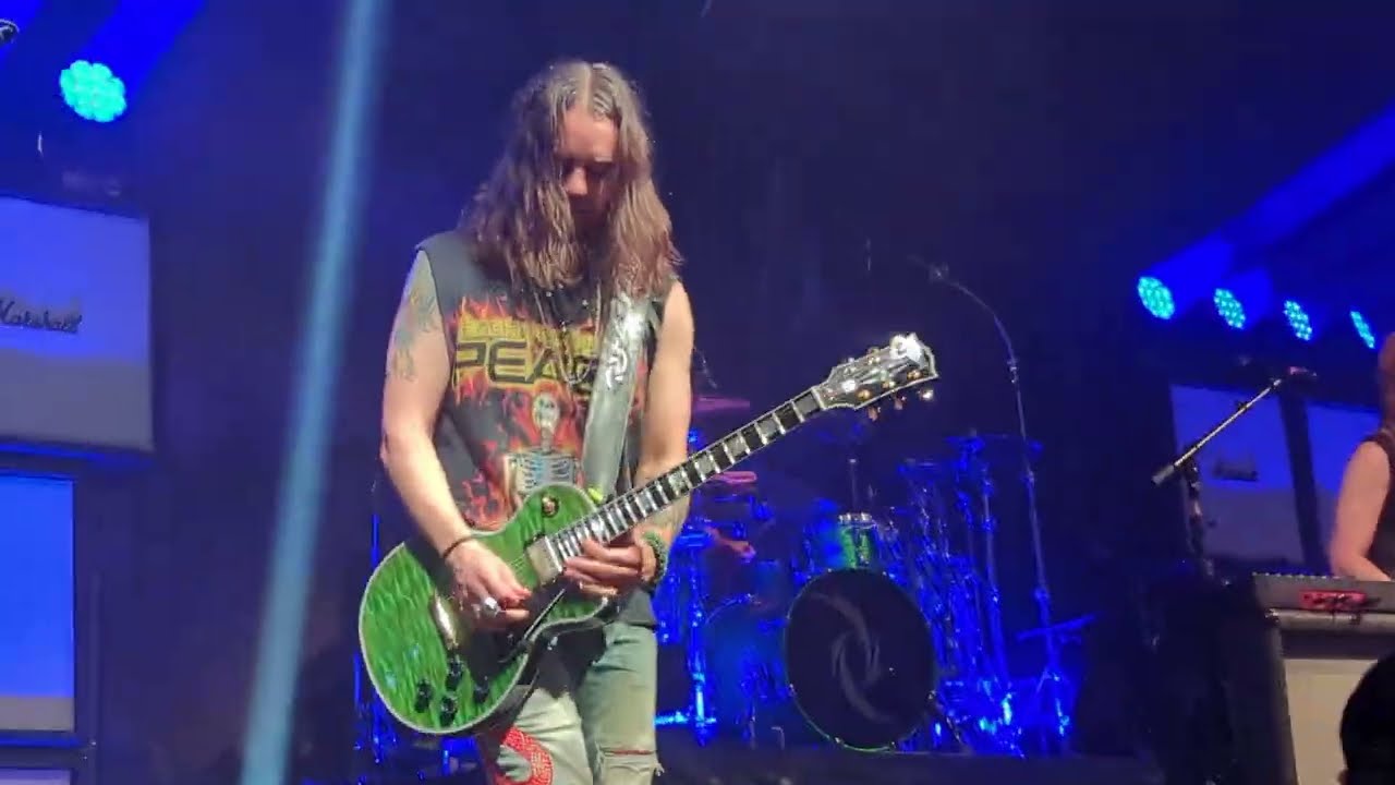 Halestorm - Like A Woman Can (live)