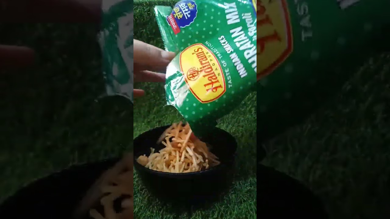 Haldiram's Panchratan Mix Namkeen😋 #shorts #haldiram #namkeen #youtubeshorts #viral