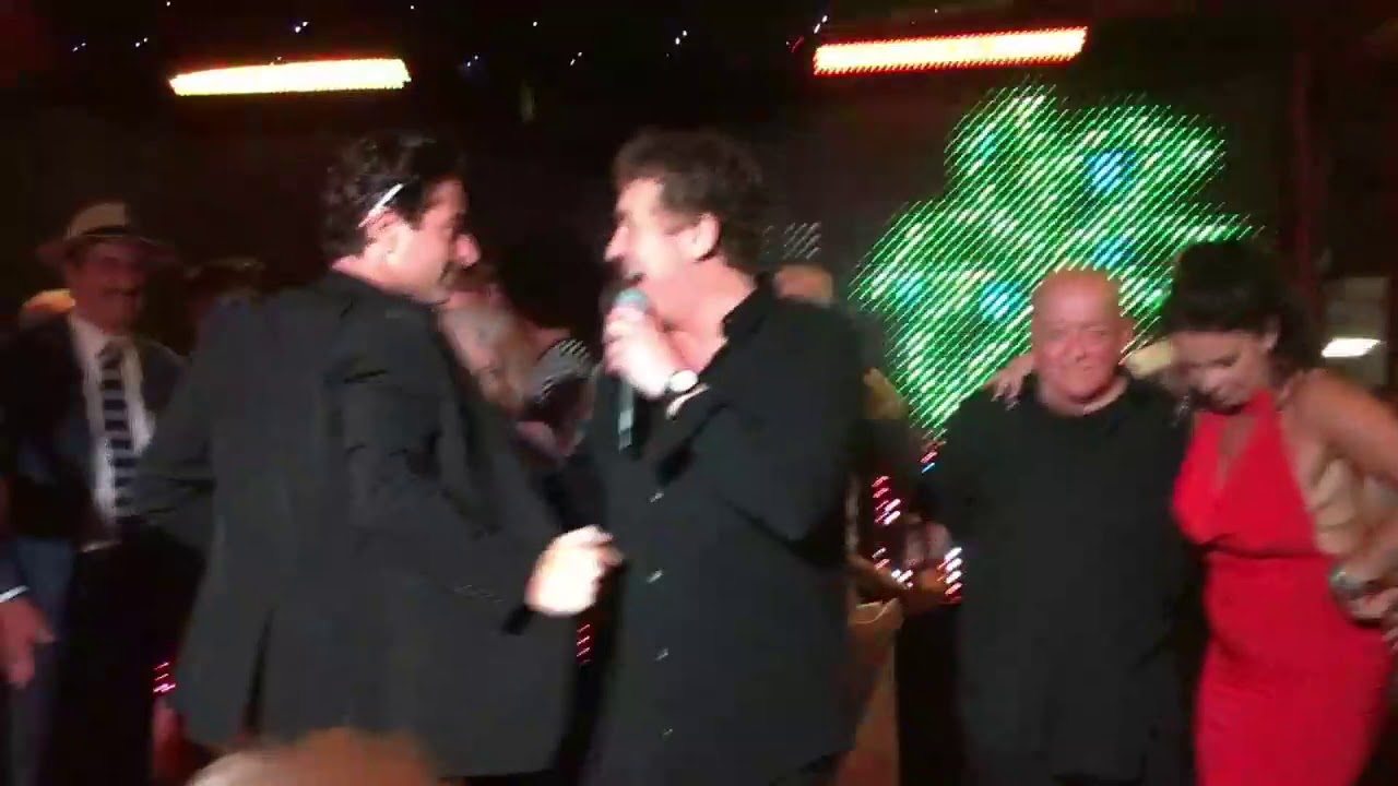 Benidorm cast sing y viva espania