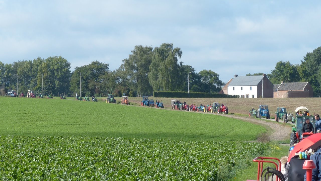 Vieux tracteurs Jandrenouille septembre 2017