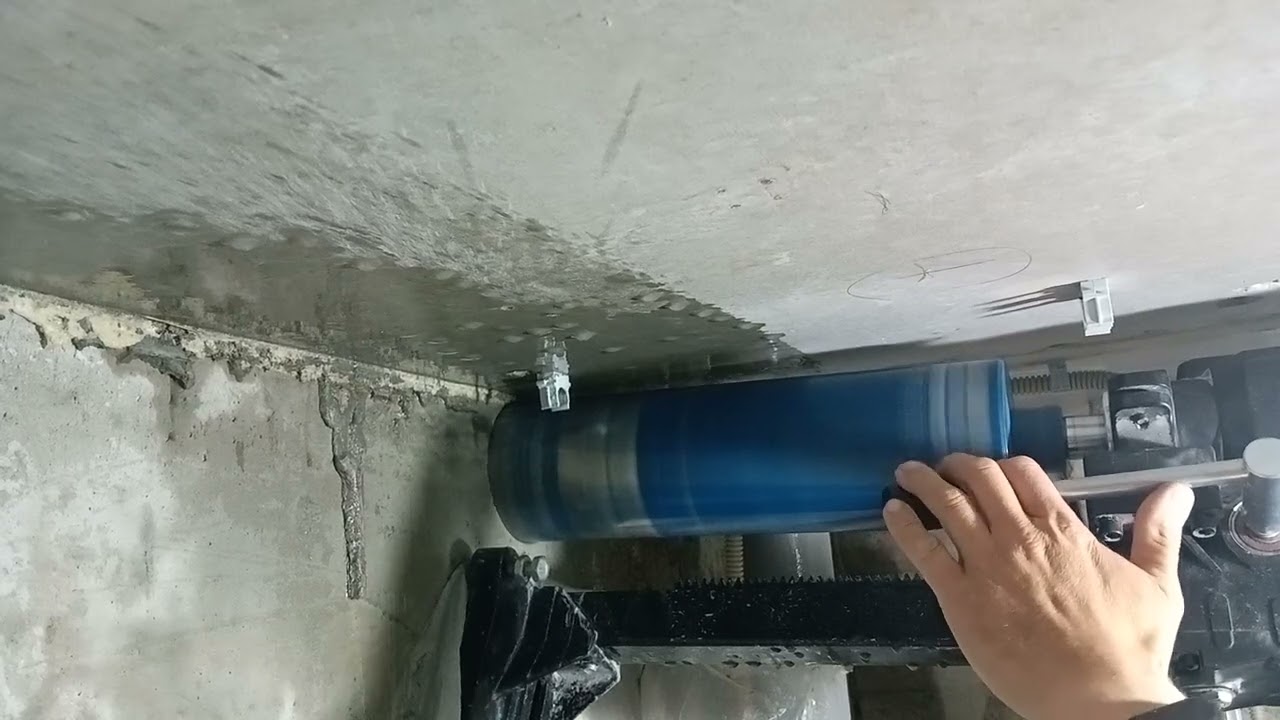 Алмазное бурение китайской дрелью JINDU 2300w 112 диаметром весь процесс!