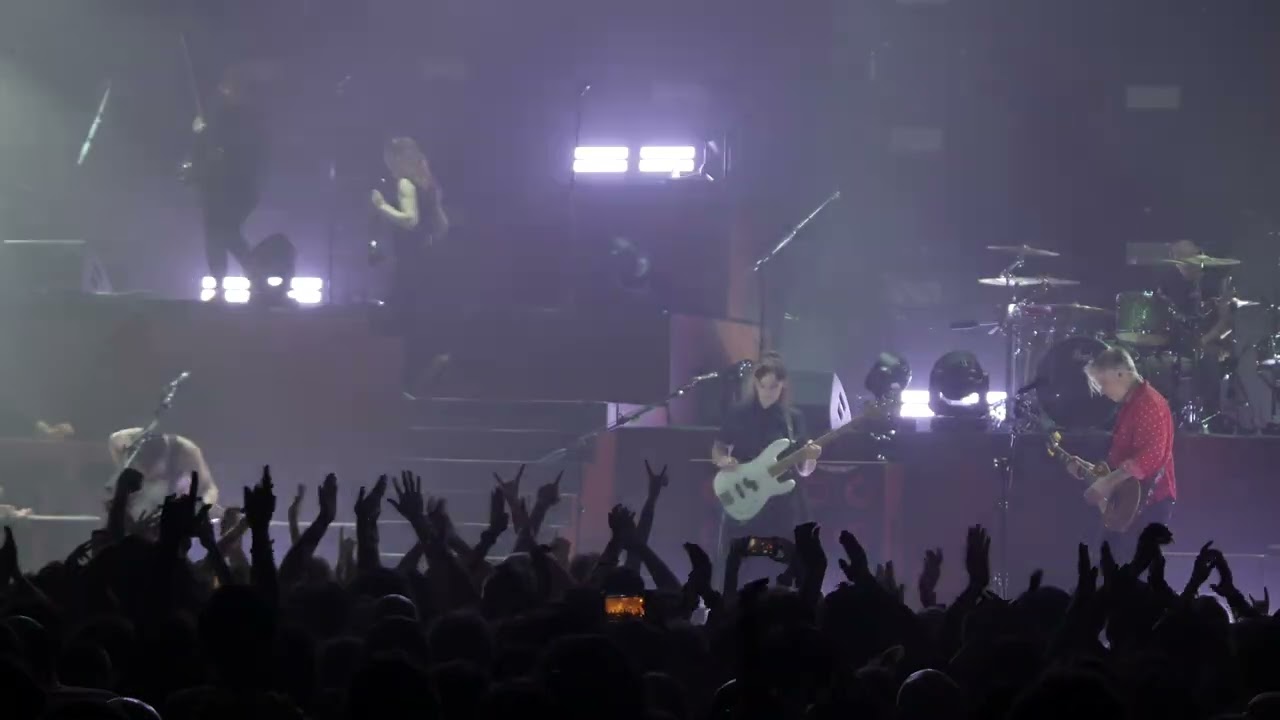 Biffy Clyro - The Captain + Living Is a Problem Because Everything Dies  live  @Alcatraz Milano 2026