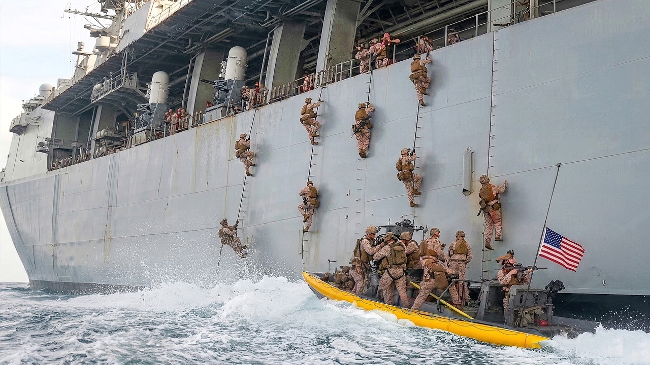 Extreme US Technique to Board & Capture Illegal Ship in Minutes