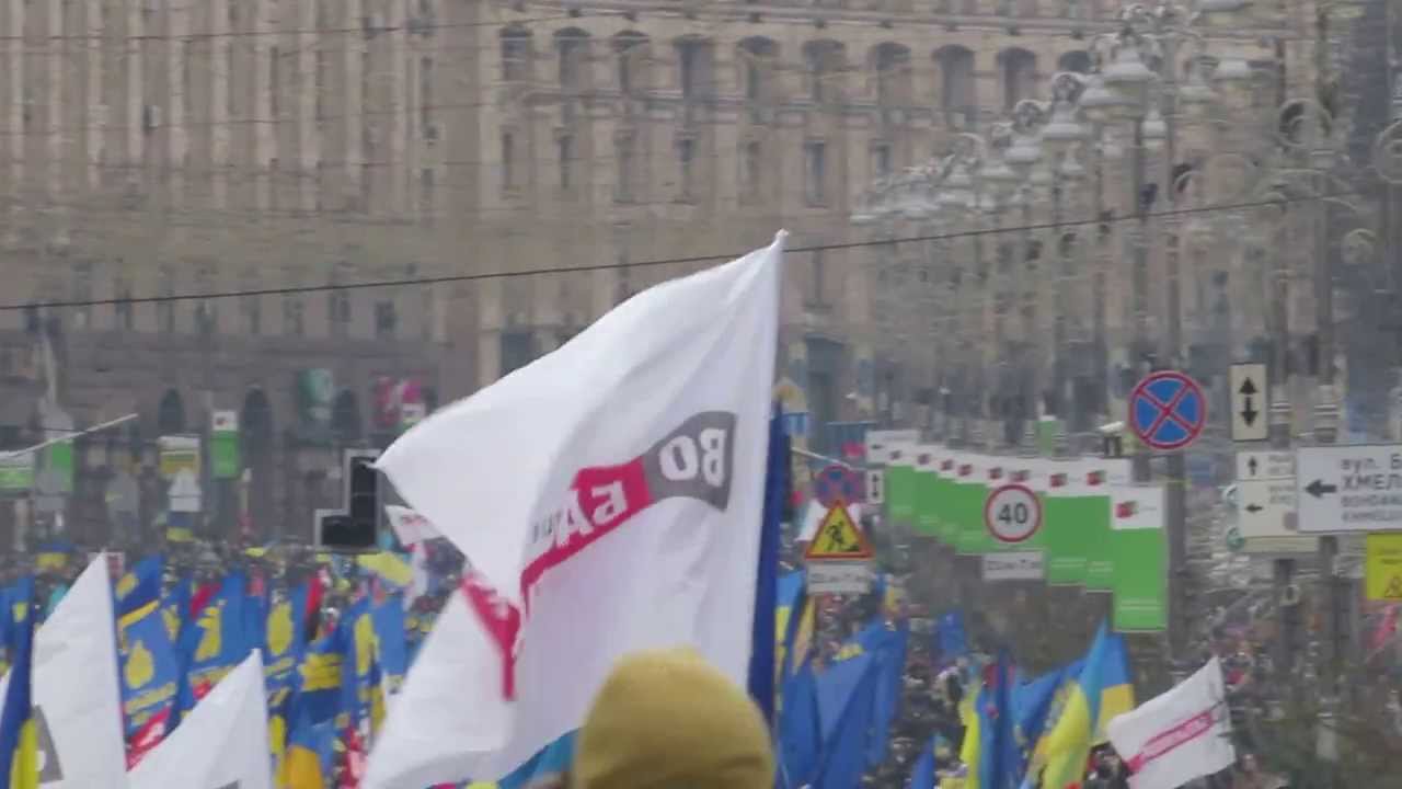 Euromaidan - Besarabska square (1.12.2013 13:35)