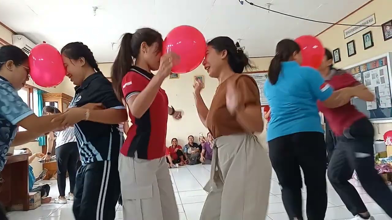 lomba balon berpasangan