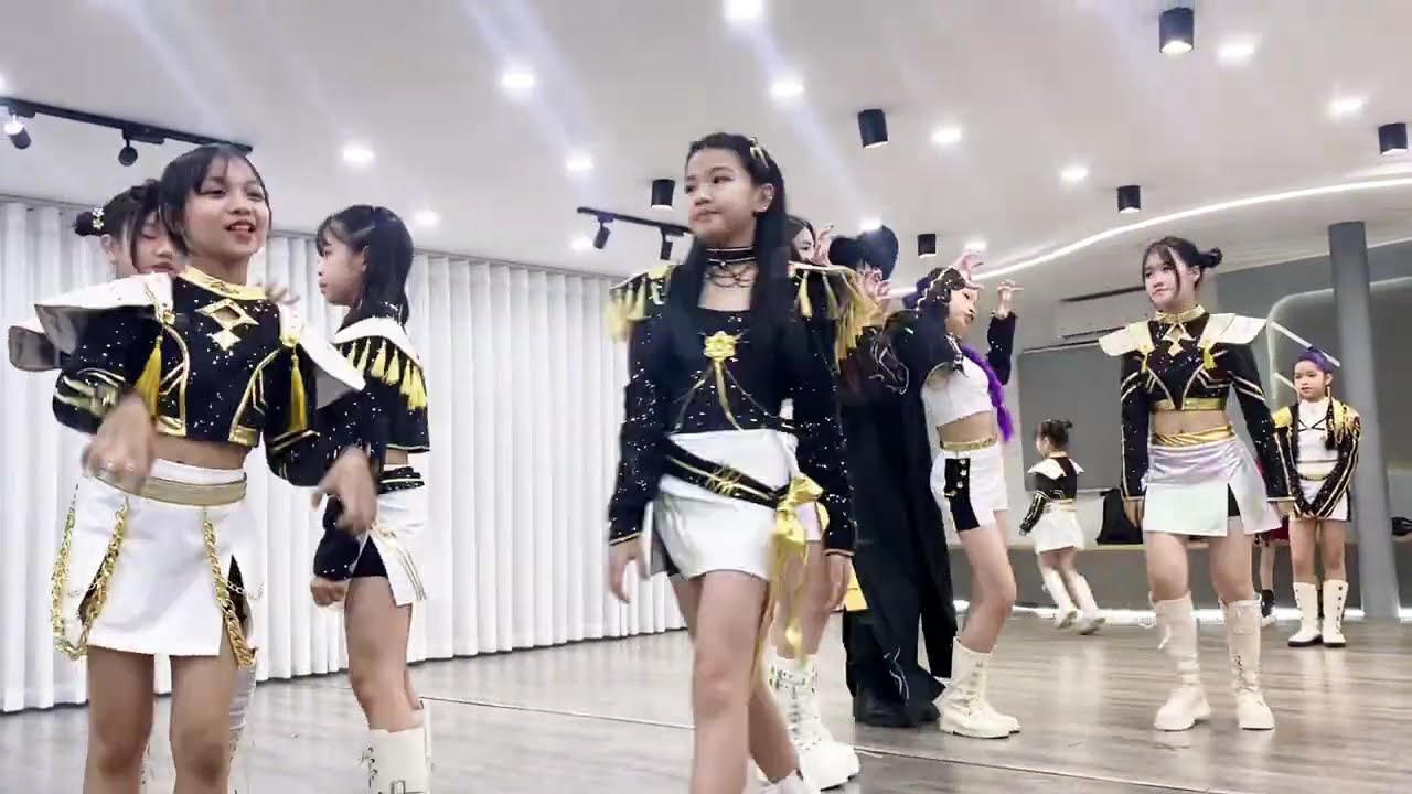 🔥 NEVER-ENDING DANCE BATTLE IN CLASS! | Baby Warriors Can’t Stop Dancing 💥