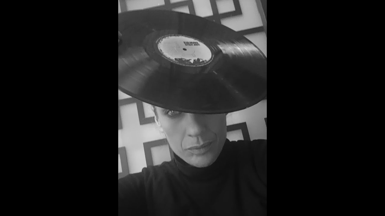 Living Room chapter 9 - Special Guest Edmea Esperti- 18/01/2026