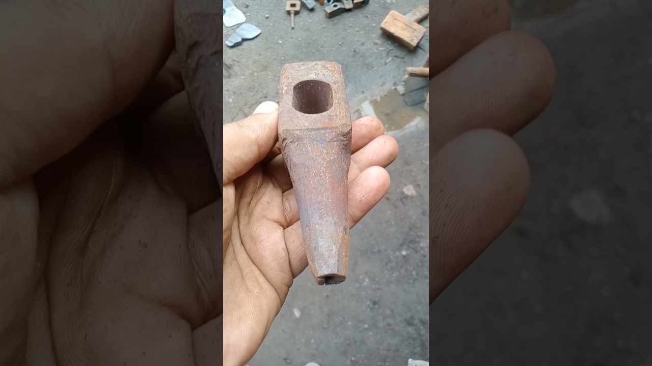 Forged Rusty Nose Hammer 🔥 #blacksmithing #custom #hammer #rusty #axe #forging #handmade #viral