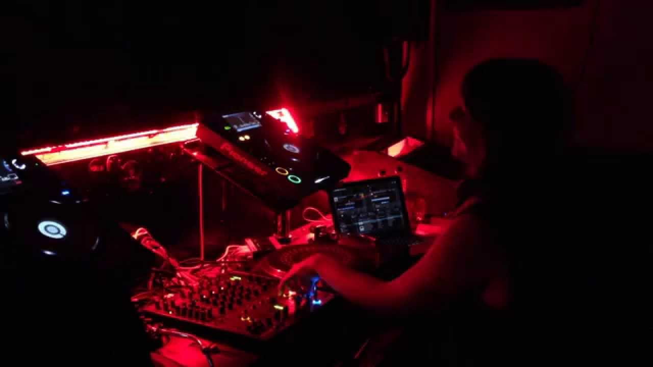 Demika playing Lifer - Sunset Alone (Daniel Jef Remix) @ Purple Inc.