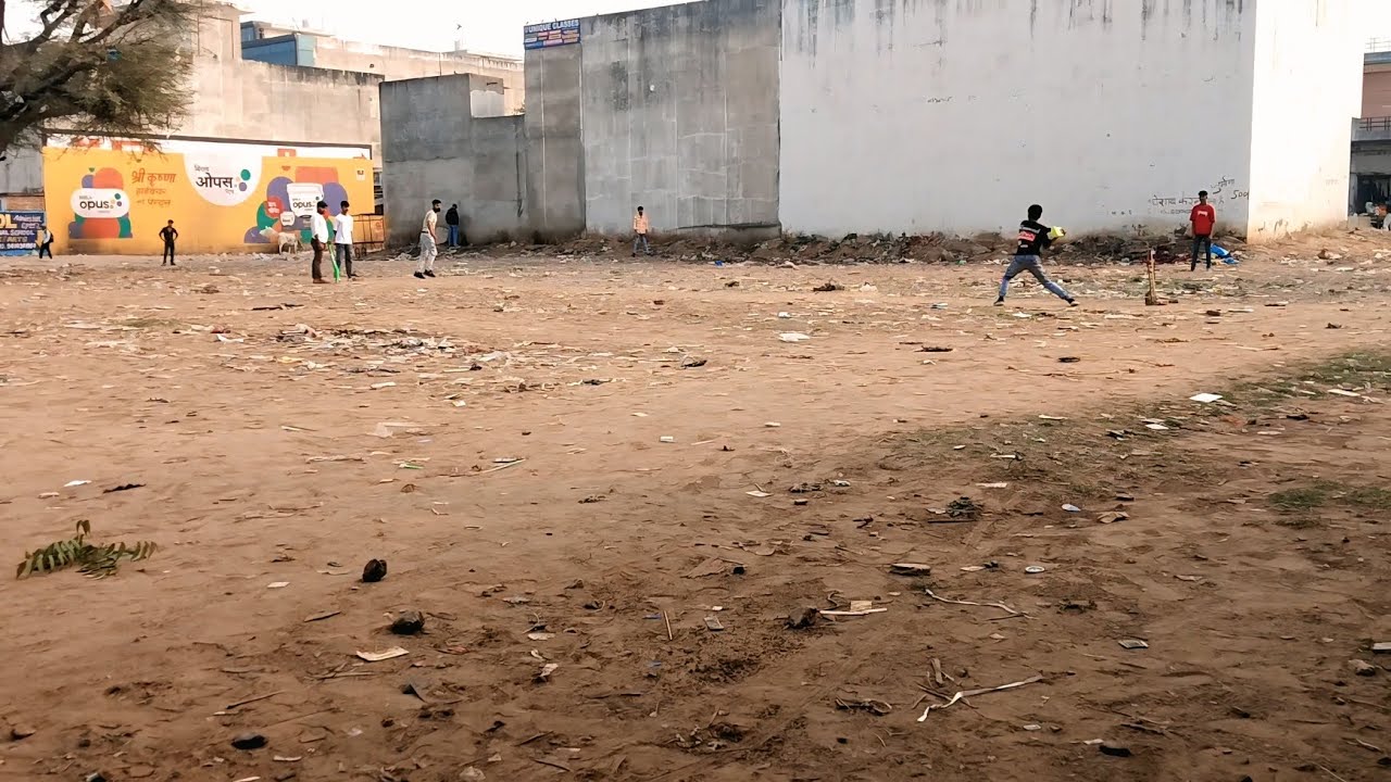 Rajasthan Jaipur Sanganer Rampura road monday market per yah match ho raha hai#bollywoodsongs #song 