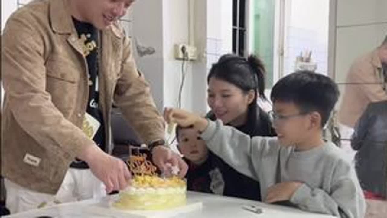 转眼我们在一起12年了，愿你所有最初的愿都能实现，愿你永远美丽幸福。老婆，生日快乐❤️#记录真实生活 #生日快乐