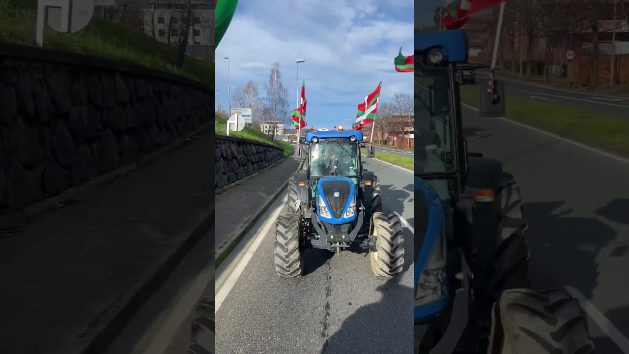 Tractorada de hoy para reivindicar nuestros derechos.El campo se defiende, el campo no se rinde.