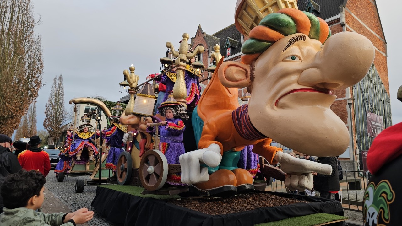 Carnavalstoet Belsele 2026 aan het podium