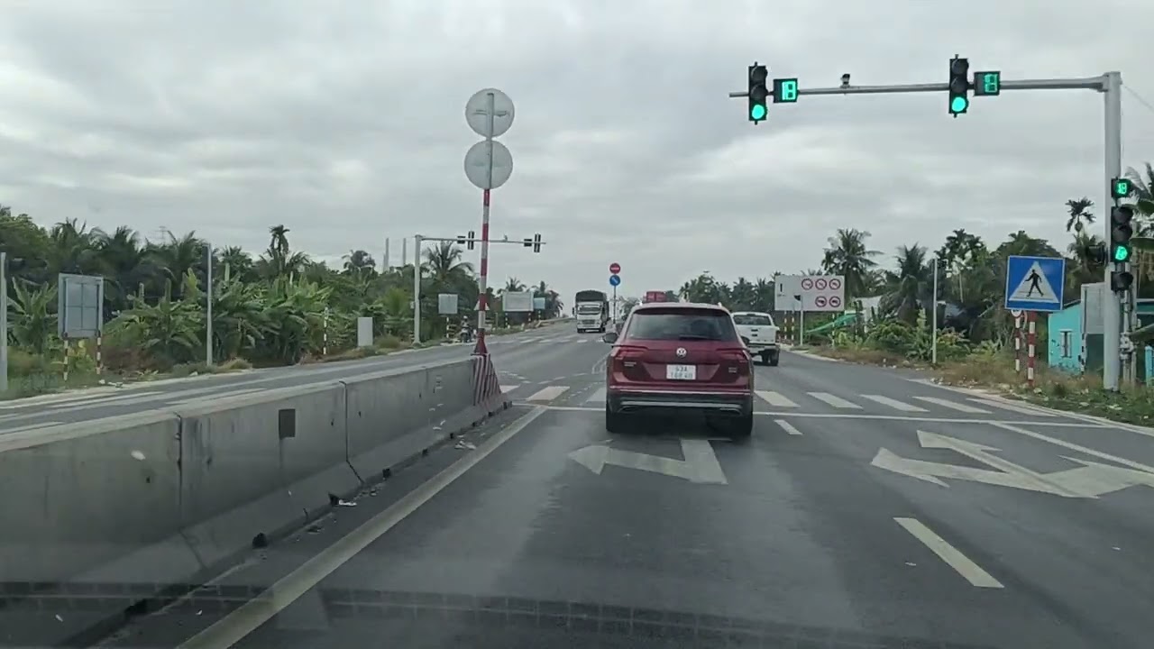 VỀ QUÊ TẠO MỘ ĐI QUA CẦU RẠCH MIỄU 2 VỪA MỚI KHÁNH THÀNH MẤY THÁNG