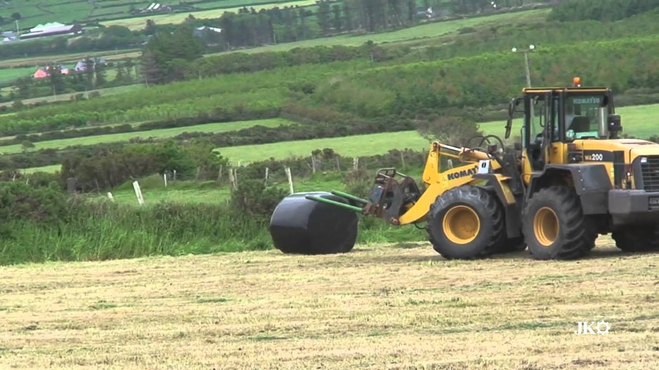 Silage 2012 Komatsu WA 200 Loading Bales