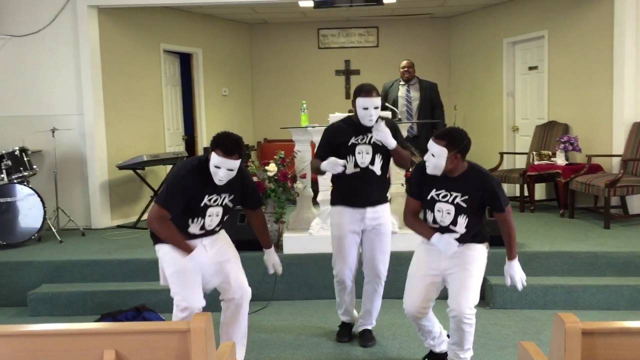 Tasha Cobb - Put a Praise on it