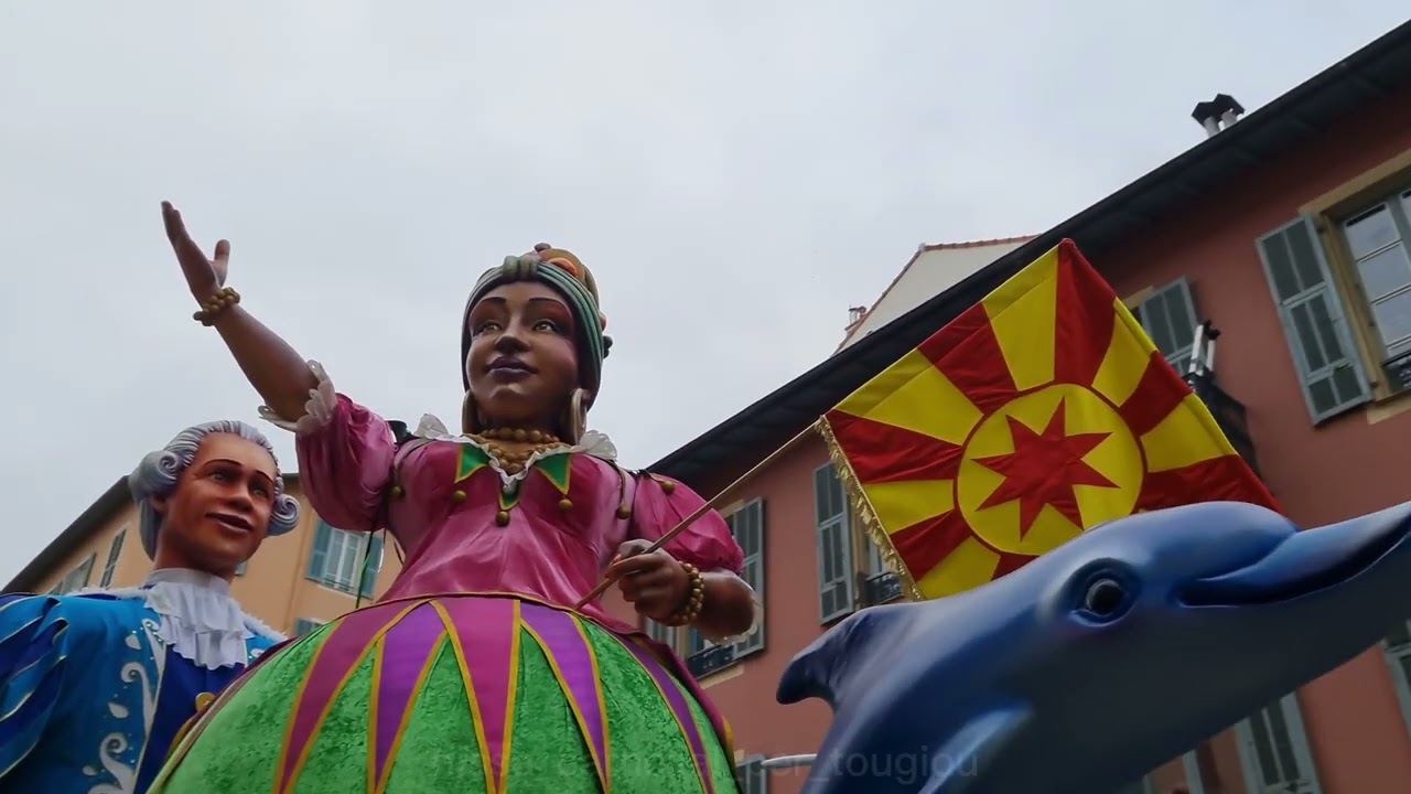 Sortie de la maison de Carnaval pour les chars du carnaval de Nice 2023 (Corso Illuminé)