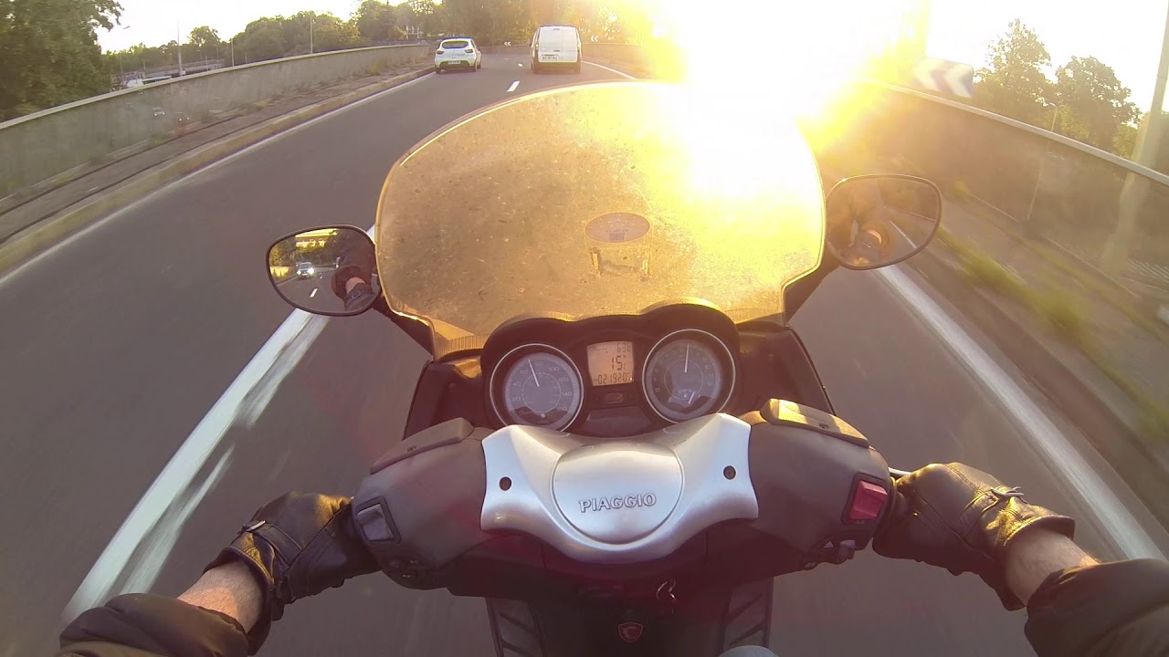 A13 et Peripherique 26.05.2020 6h30 Paris scooter Piaggio x Evo 125